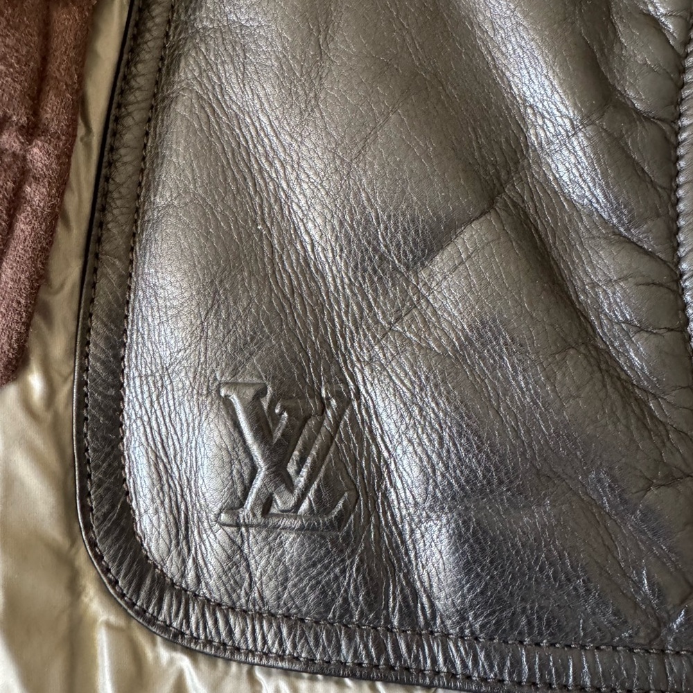 Louis Vuitton - Picture 4 of 5